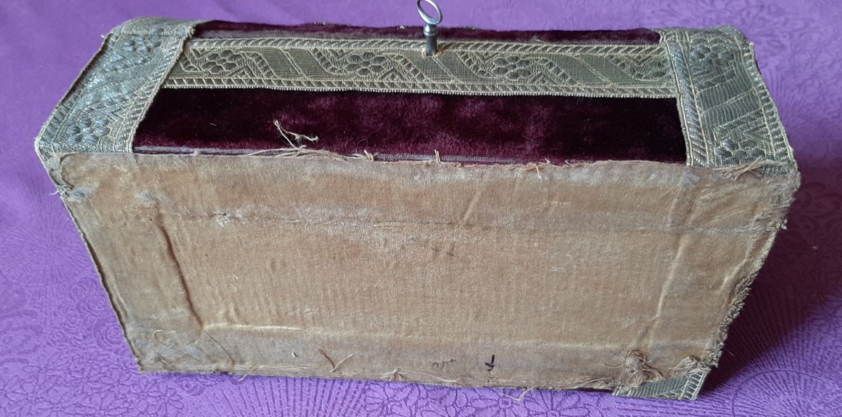 Wooden And Velvet Box : 19th Century Golden Threads-photo-6