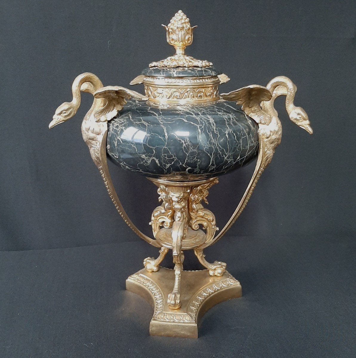 Large Cassolette Or Centerpiece In Marble And Gilt Bronze-photo-8