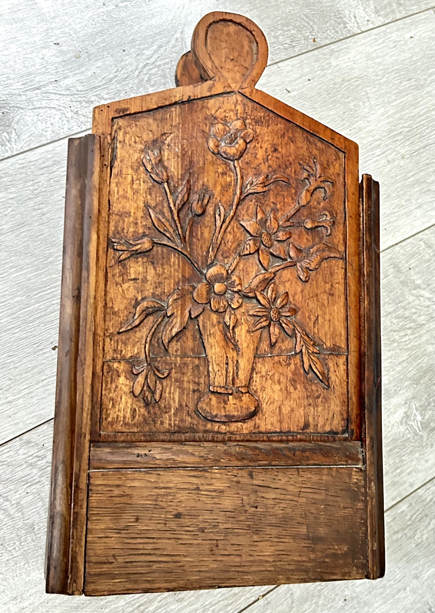 Boîte à Farine Sculpté d'Une Corbeille Fleurie
