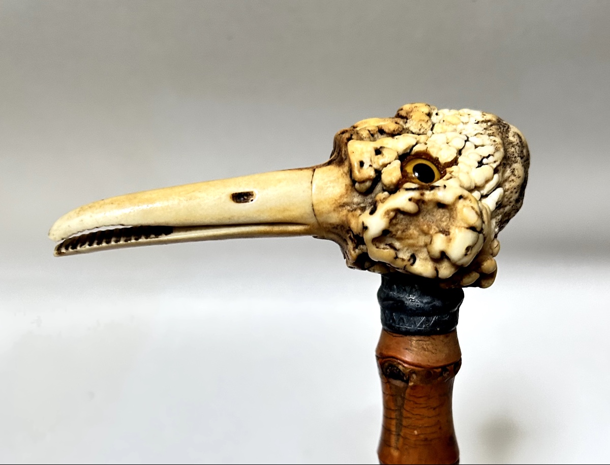 cravache figurative sculpté en bambou et bois de cerf