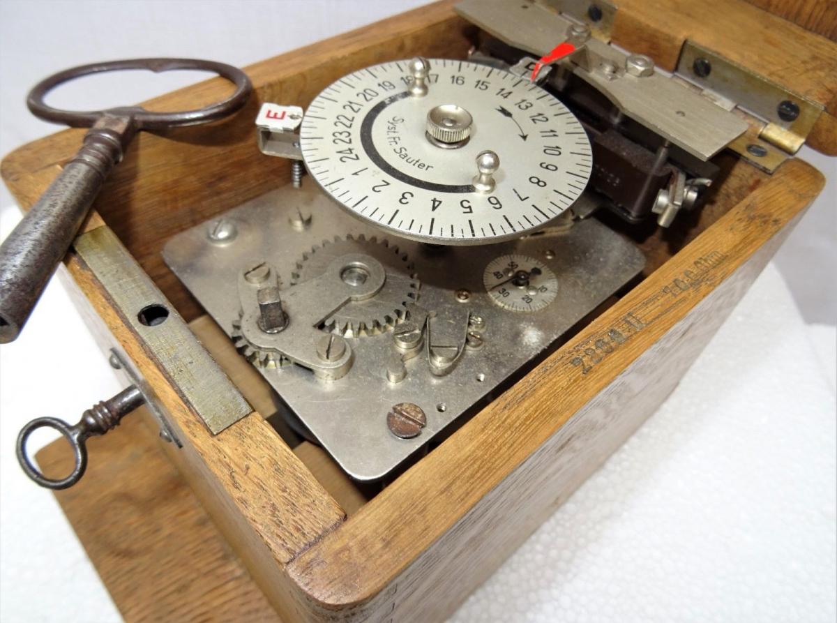 Old Watchmaker Instrument - Electric Clutch - Sauter Fr System-photo-2