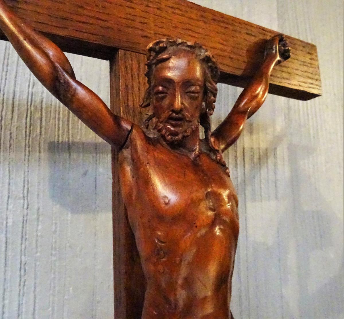 Grand Christ Sculpté En Noyer Fin 19ème