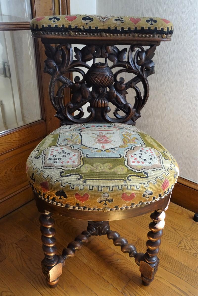 Chaise Ponteuse De Fumeur Et De Joueur De Cartes -photo-2