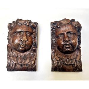 élément de boiserie - paire de têtes de chérubins  en bois de chêne sculpté