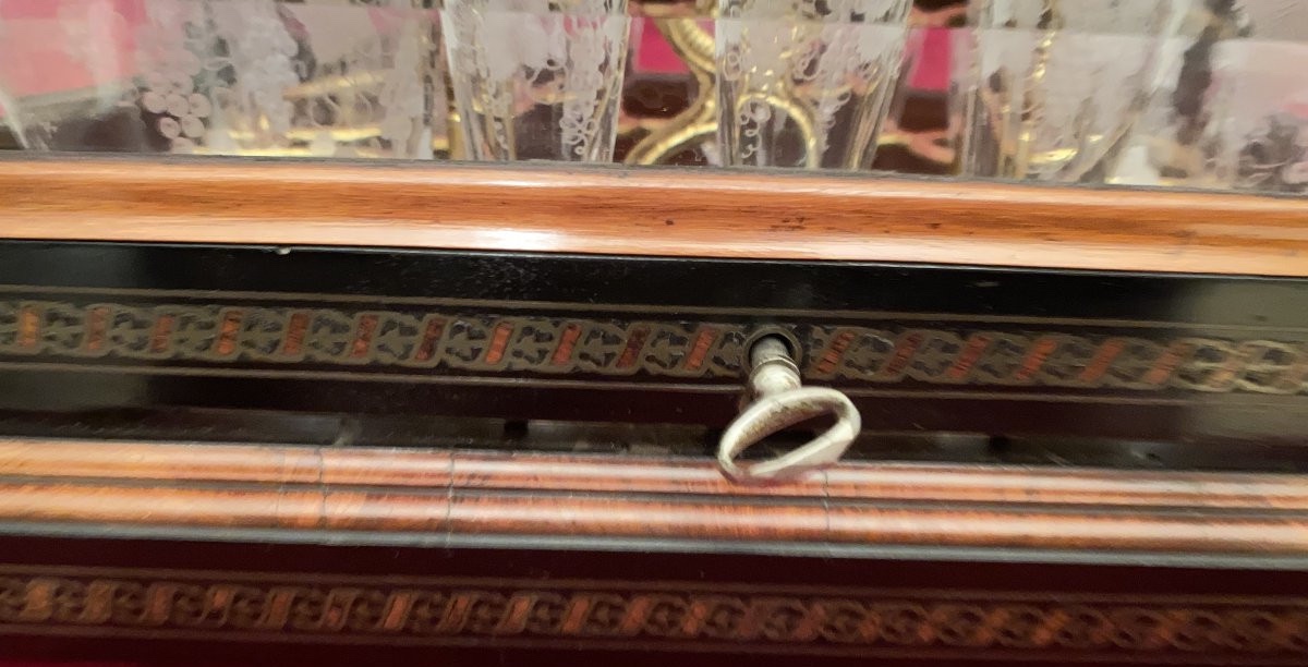 Cave à liqueur Napoléon III en marqueterie, service complet en cristal gravé d’origine, XIXe -photo-1