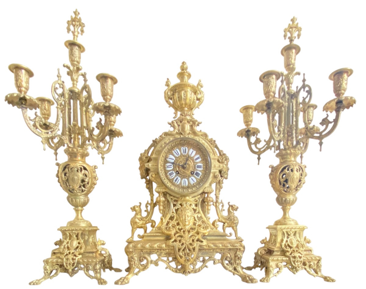 Importante garniture Napoléon III en bronze doré ciselé, pendule et paire de candélabres, XIXe 