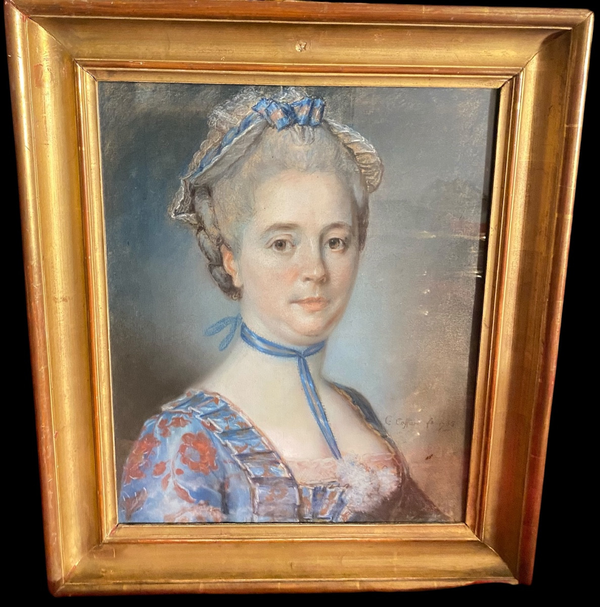 Portrait de jeune femme au ruban bleu, pastel signé et daté XVIIIe siècle