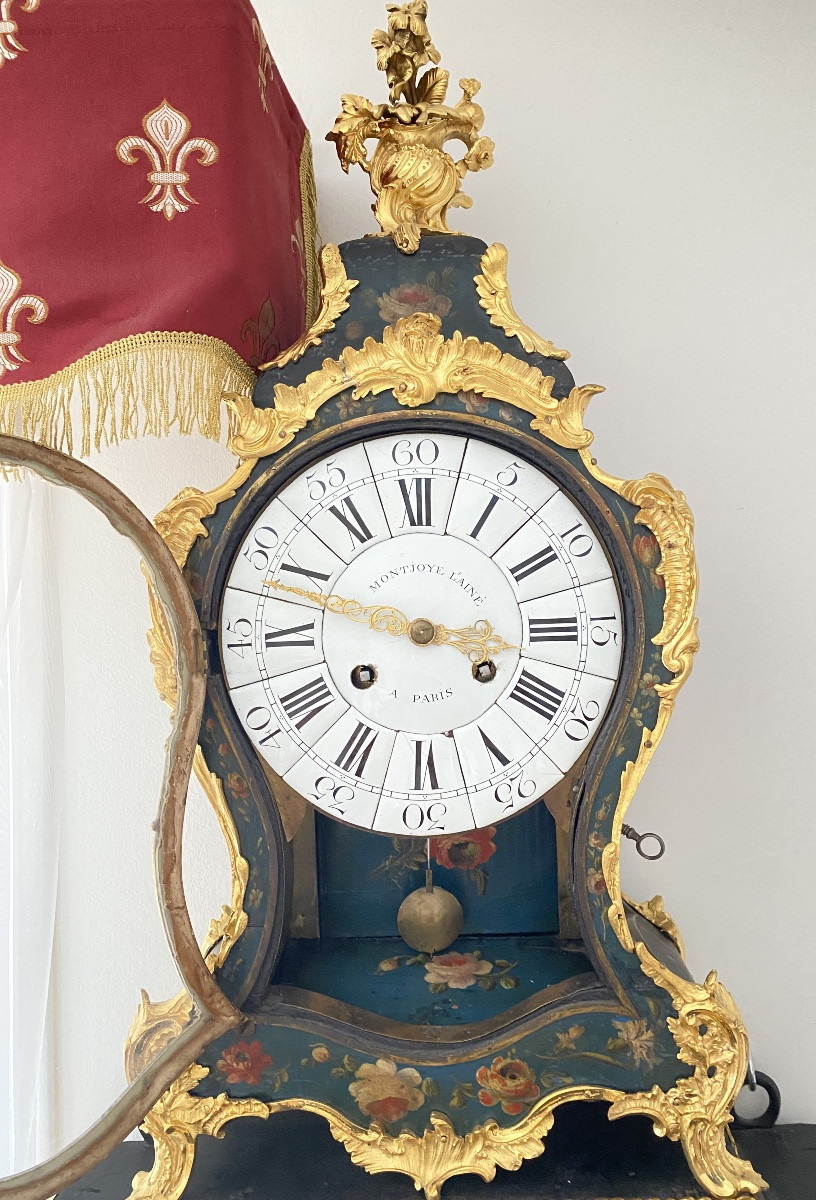  Cartel d’applique et console en vernis Martin, époque Louis XV, cadran signé Montjoye à Paris -photo-4