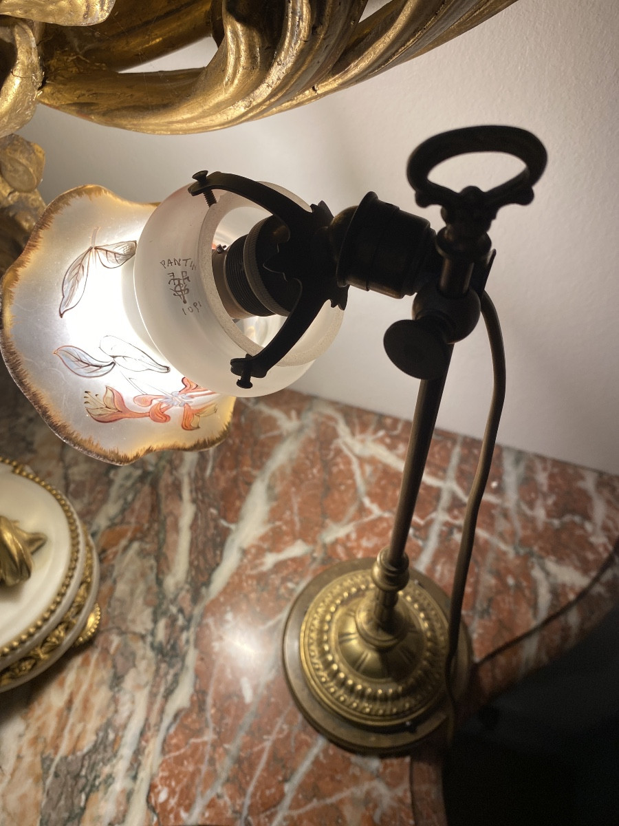  Lampe orientable Art Nouveau en laiton, tulipe en verre émaillé signée Daum Nancy-photo-2