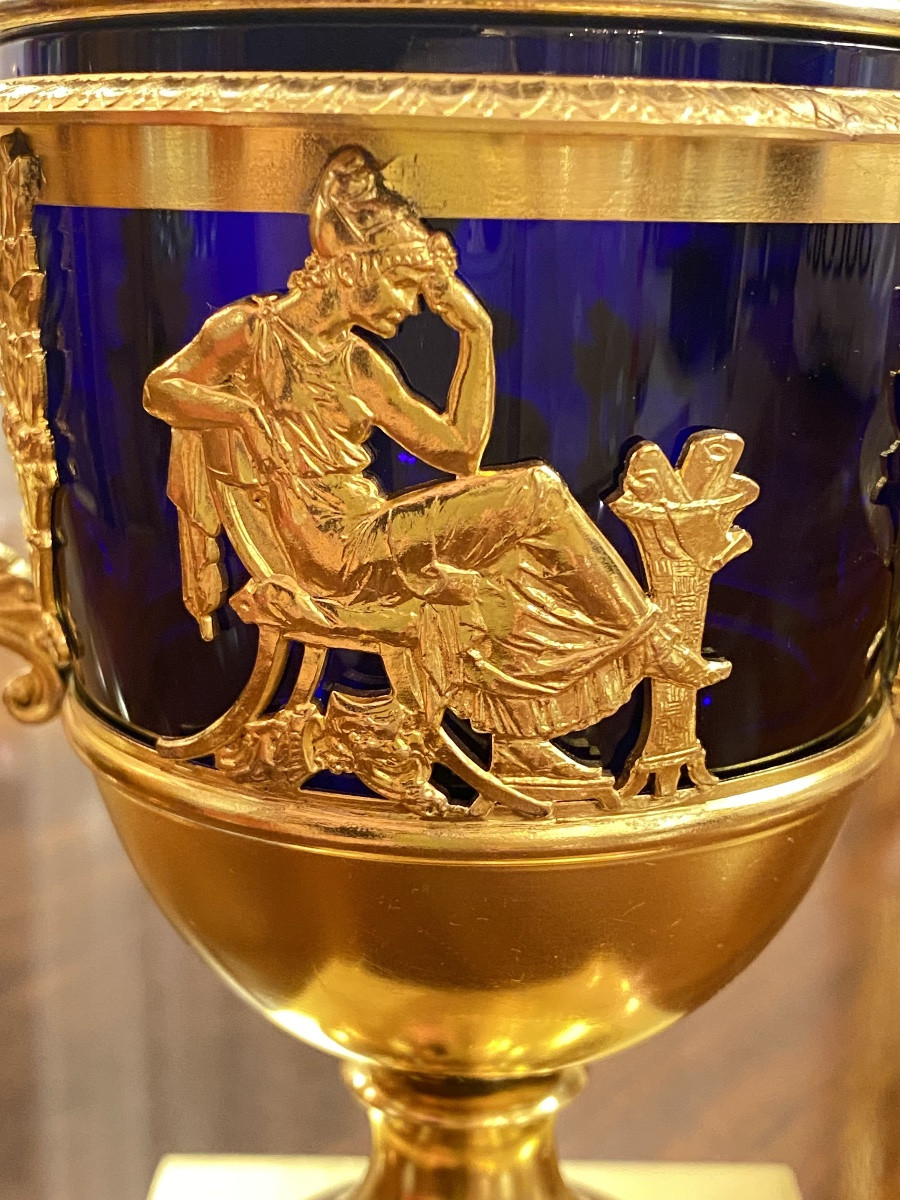 Confiturier couvert Napoléon III en bronze doré et verre bleu cobalt, décor néoclassique-photo-3