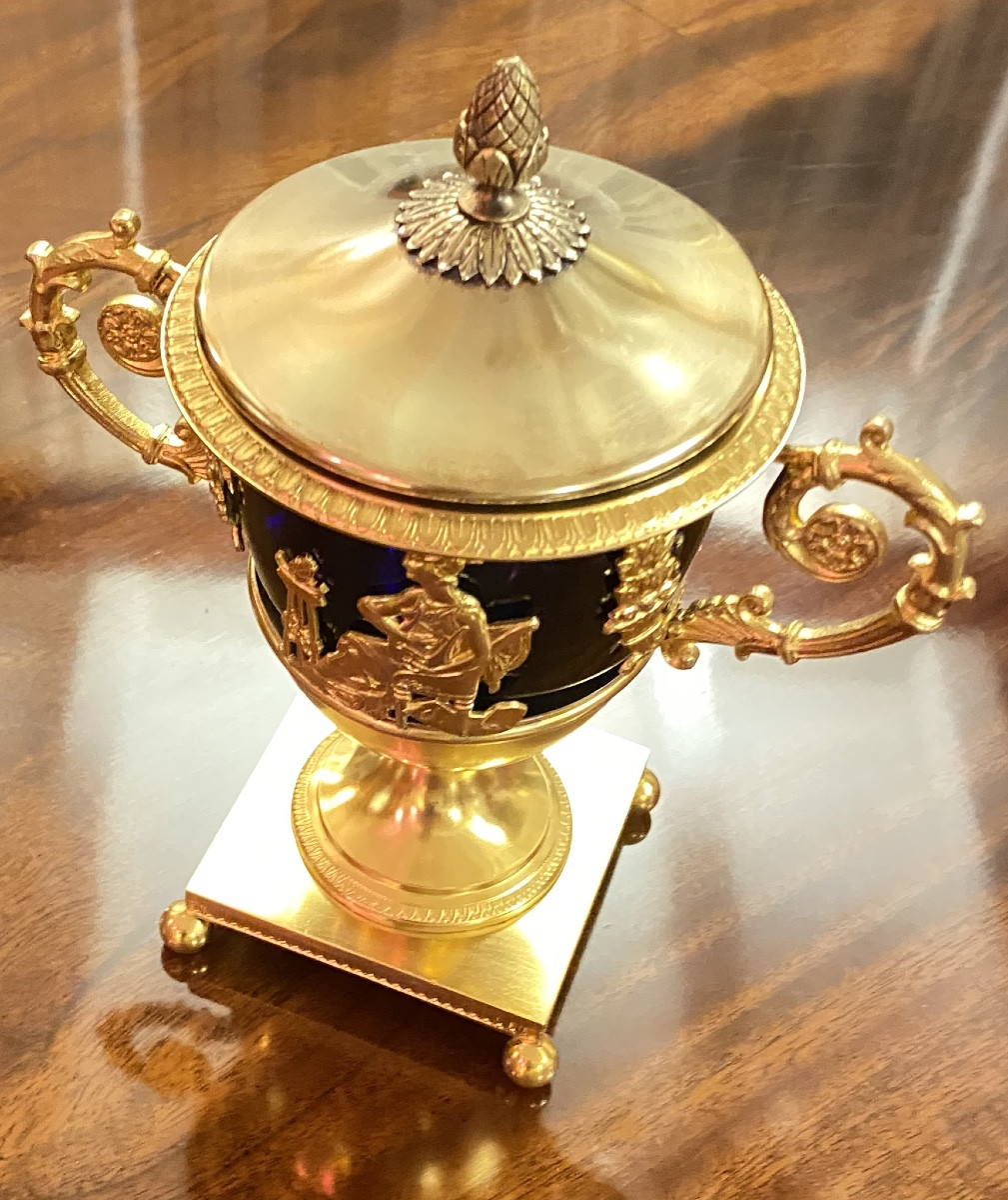 Confiturier couvert Napoléon III en bronze doré et verre bleu cobalt, décor néoclassique-photo-1