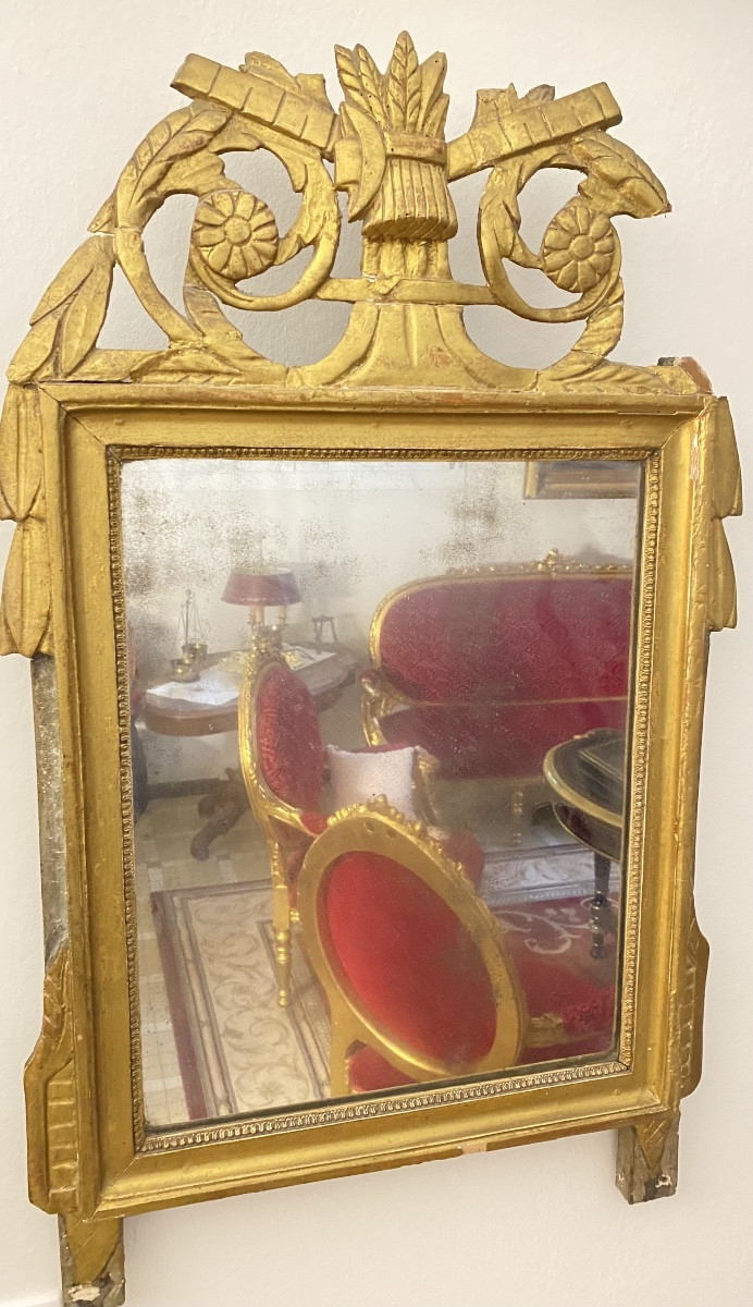 Miroir Louis XVI d’époque XVIIIe en bois sculpté et doré