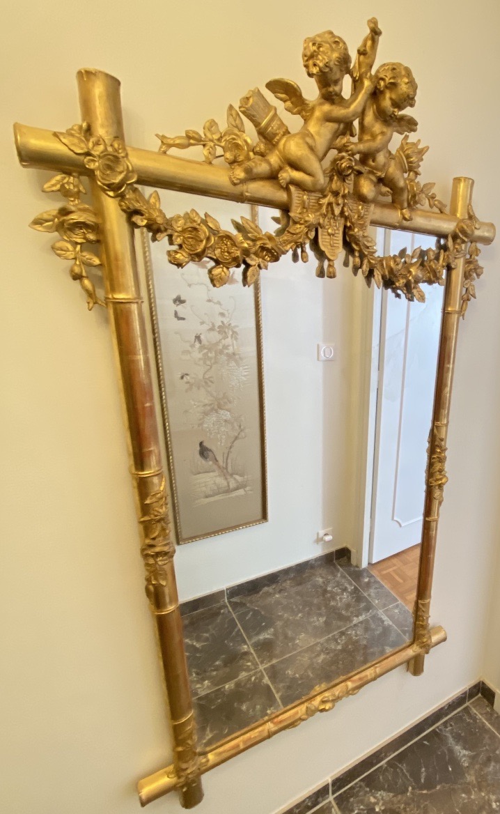 Important Miroir Louis XVI en Bois Sculpté et Doré – Putti et Guirlandes – XIXe Siècle