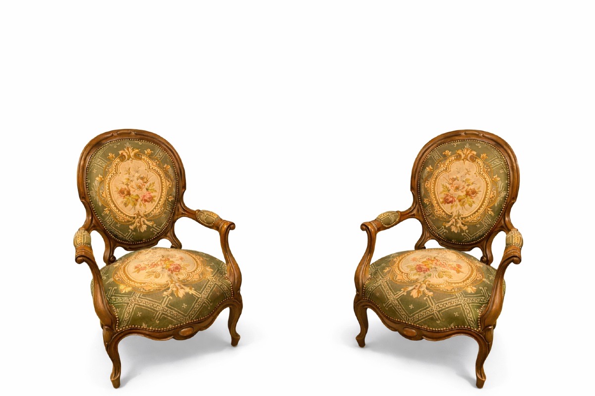 Paire de Fauteuils Napoléon III en Noyer Sculpté – Tapisserie Florale – XIXe Siècle