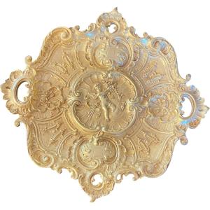 Grand plateau décoratif en bronze doré à décor de putto, style Louis XV – Napoléon III, XIXᵉ