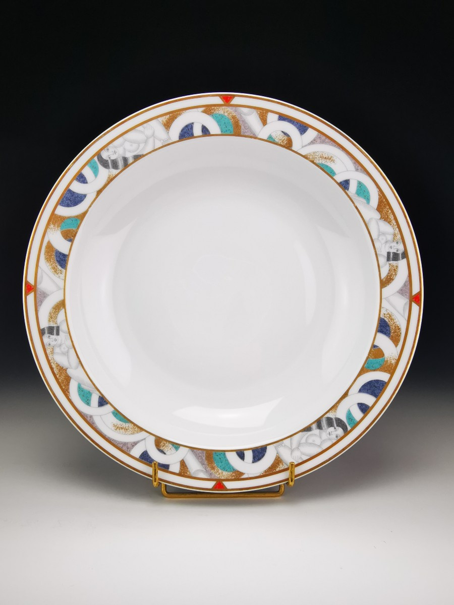 BERNARDAUD LIMOGES – 1 grand plat rond creux modèle “PARIS” - Ø 28,5 cm