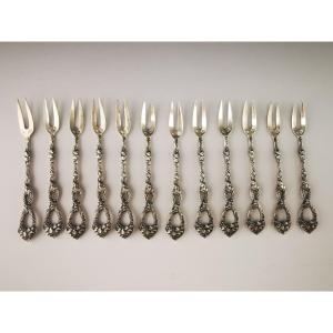 A. VAGUER - 12 fourchettes à fruits de mer en argent Minerve à décors marin