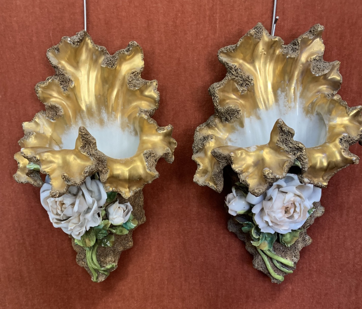 Paire de bouquetières en porcelaine 