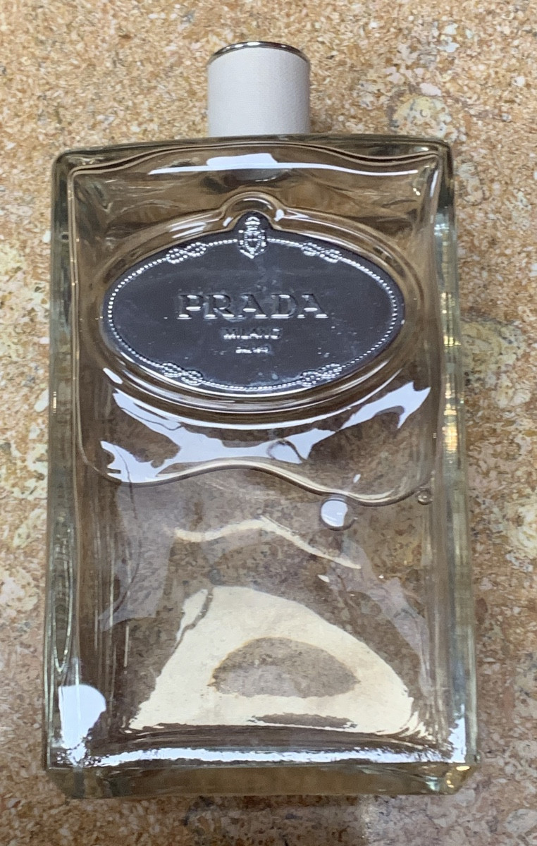 Grand flacon Prada, factice de parfumerie 