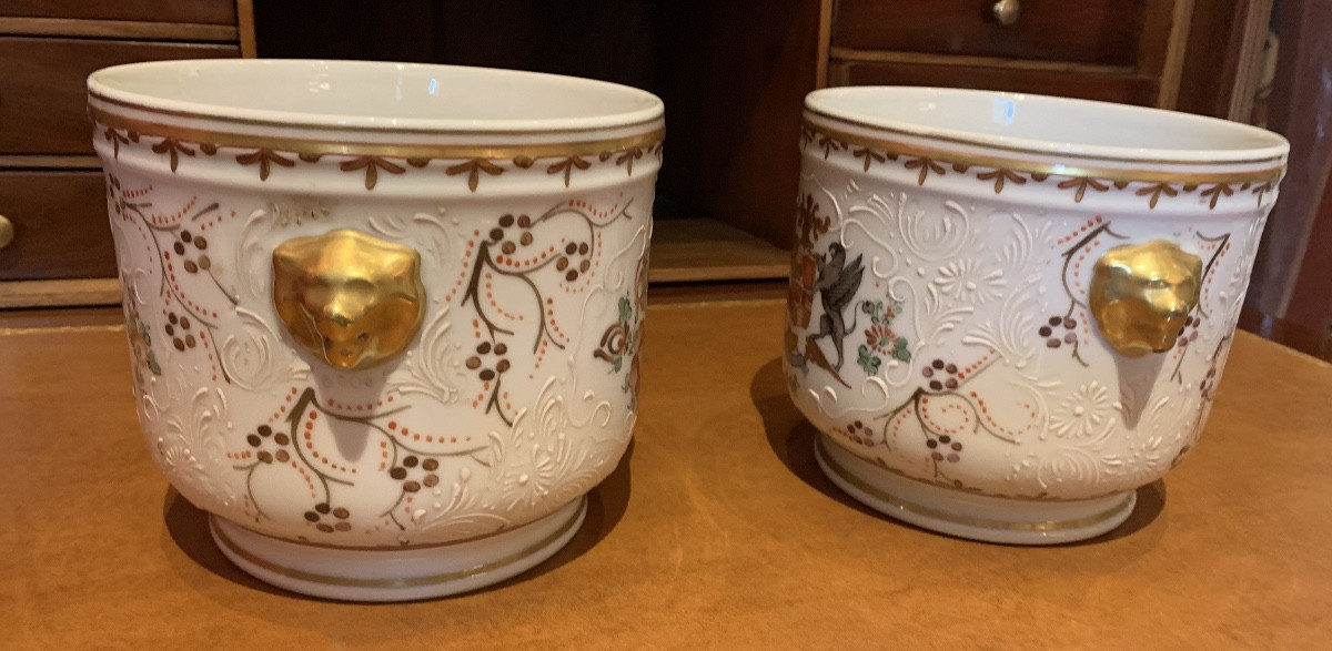 Pair Of Coat-of-arms Porcelain Planters-photo-2