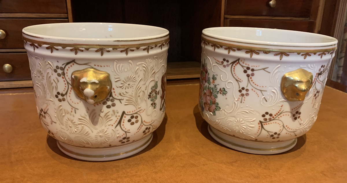 Pair Of Coat-of-arms Porcelain Planters-photo-4