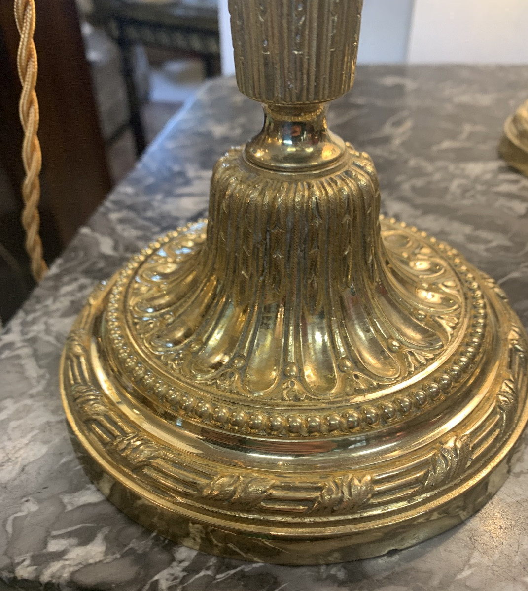 Paire de bougeoirs Louis XVI montés en lampes -photo-1