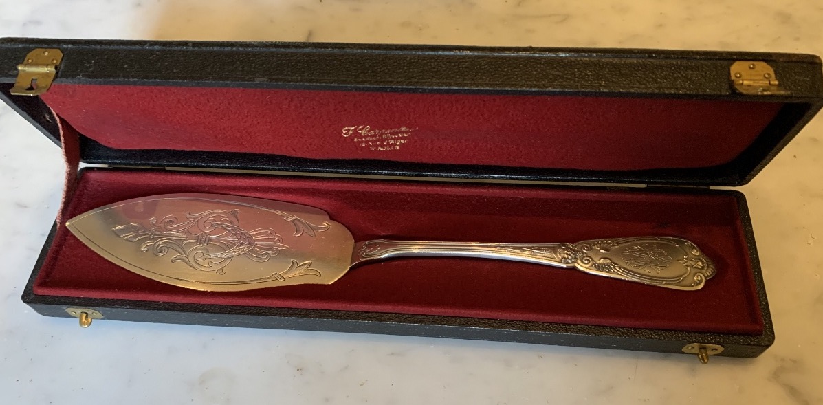 Pelle à tarte en argent massif 