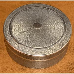 Boîte en argent massif 