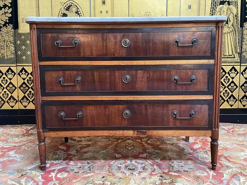 Commode époque Louis XVI En Acajou 