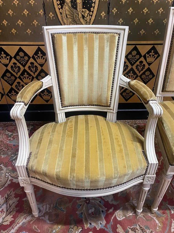 Paire De Fauteuils Cabriolets De Style Louis XVI Et Chaise Louis XVI-photo-1