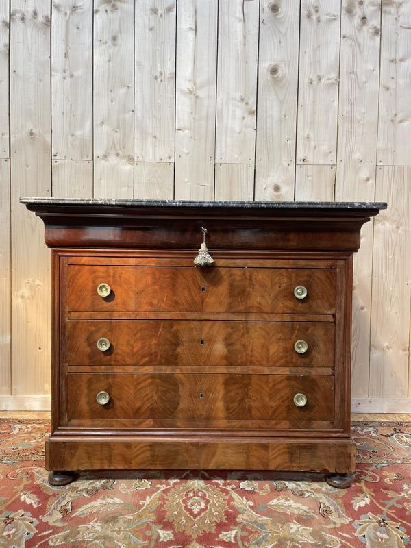 Commode époque Restauration 1830 En Placage De Noyer 