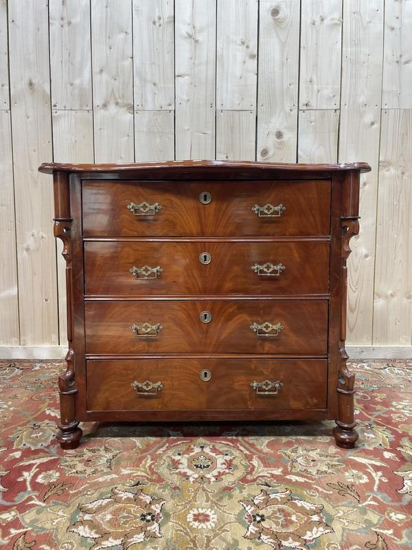 English Mahogany Chest Of Drawers 