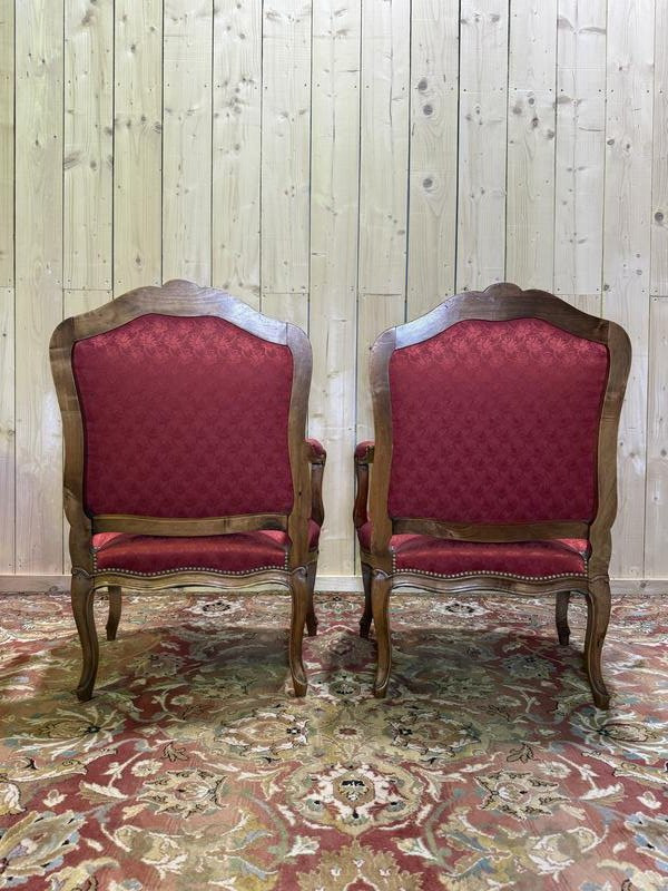 Paire de fauteuils cabriolets de style Louis XV soie Rouge -photo-1