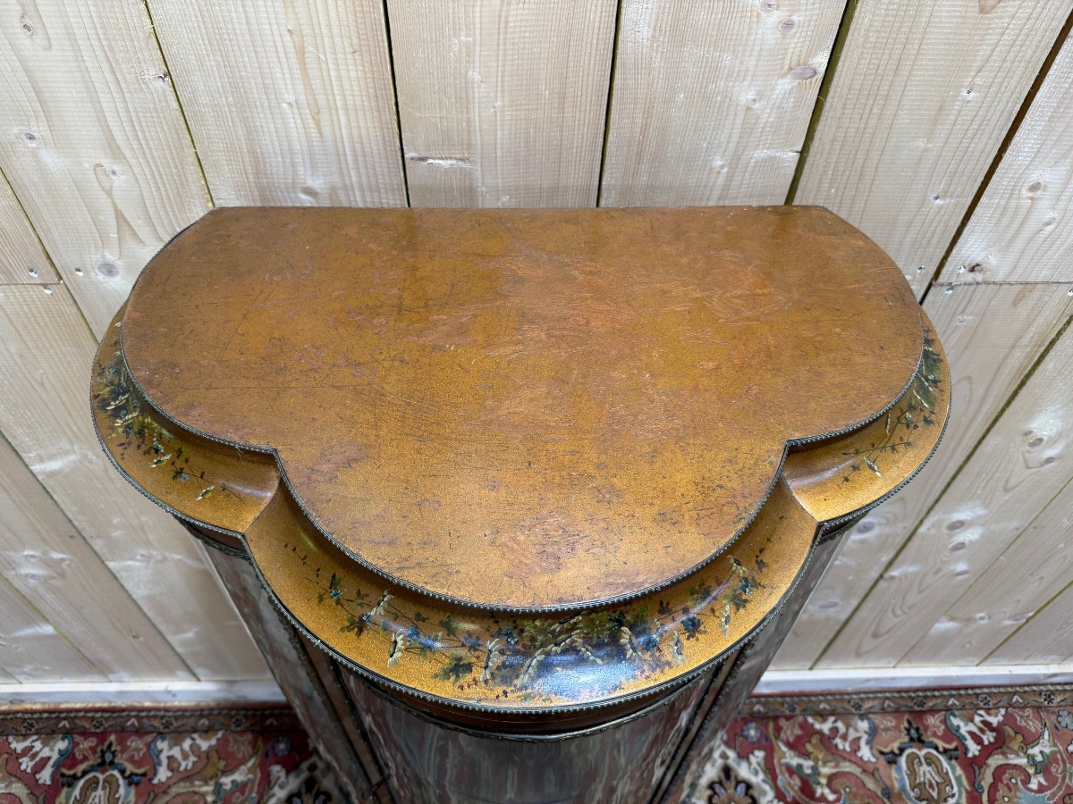 Vitrine galbée de style Louis XV en bois peint et bronze -photo-4
