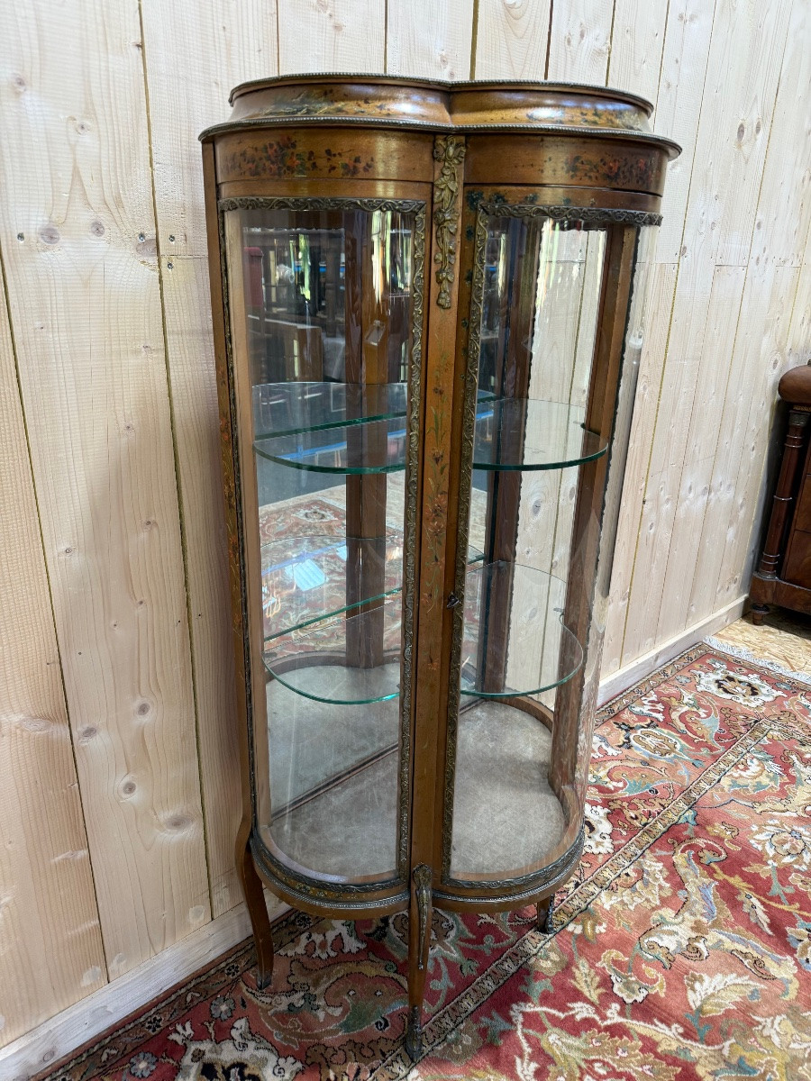 Vitrine galbée de style Louis XV en bois peint et bronze -photo-3