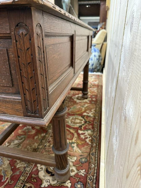 Bureau plat en chêne massif de style Renaissance -photo-2