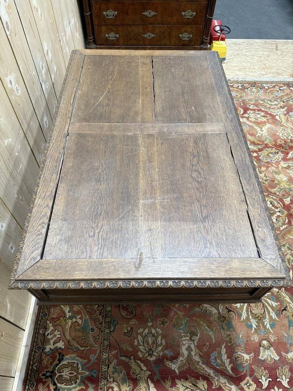 Bureau plat en chêne massif de style Renaissance -photo-4