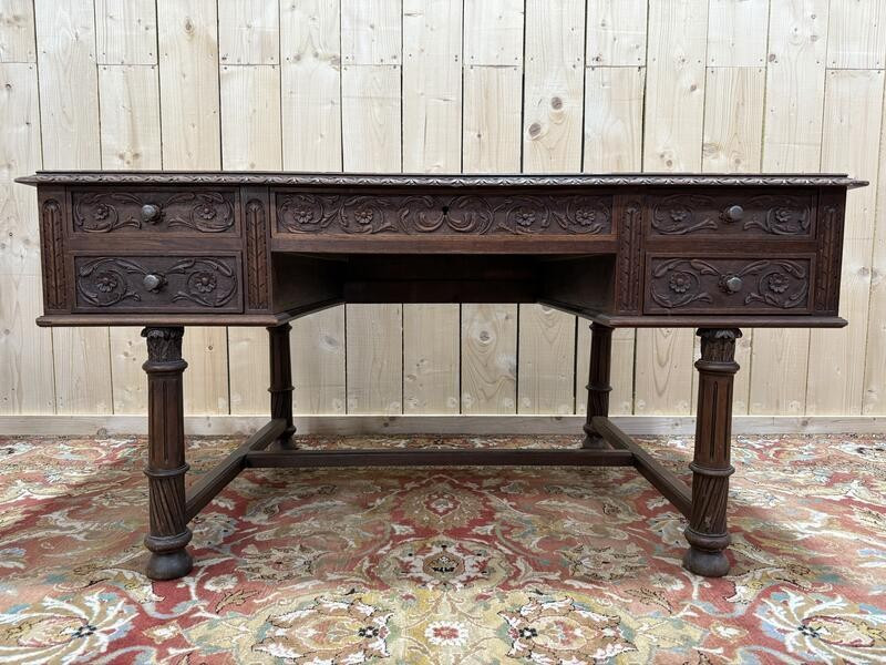 Bureau plat en chêne massif de style Renaissance 