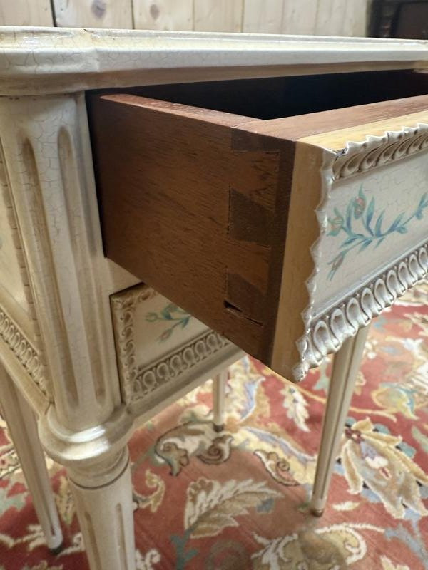 Paire de tables de chevets de style Louis XVI en bois peint -photo-4