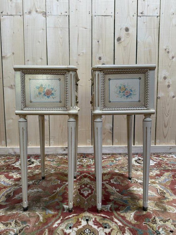 Paire de tables de chevets de style Louis XVI en bois peint -photo-2