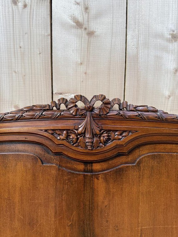Lit corbeille  noyer sculpté de style Louis XVI-photo-4