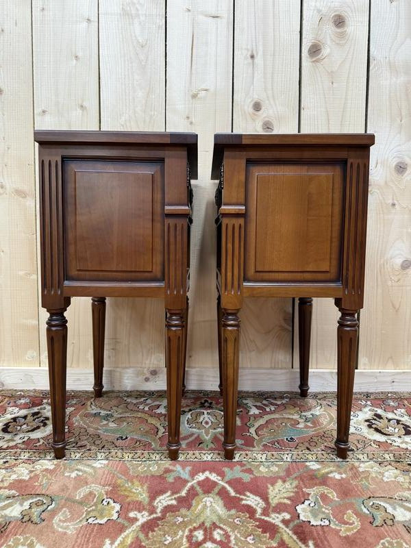 Paire de tables de chevets de style Louis XVI en merisier -photo-2