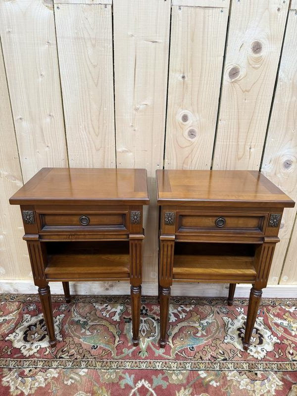 Paire de tables de chevets de style Louis XVI en merisier -photo-2
