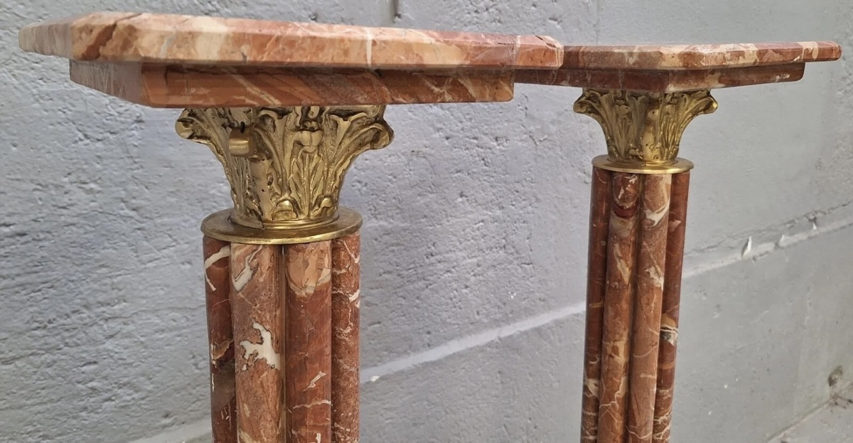 Pair Of Stands - Presentation Columns In Pink Marble And Bronze -photo-1