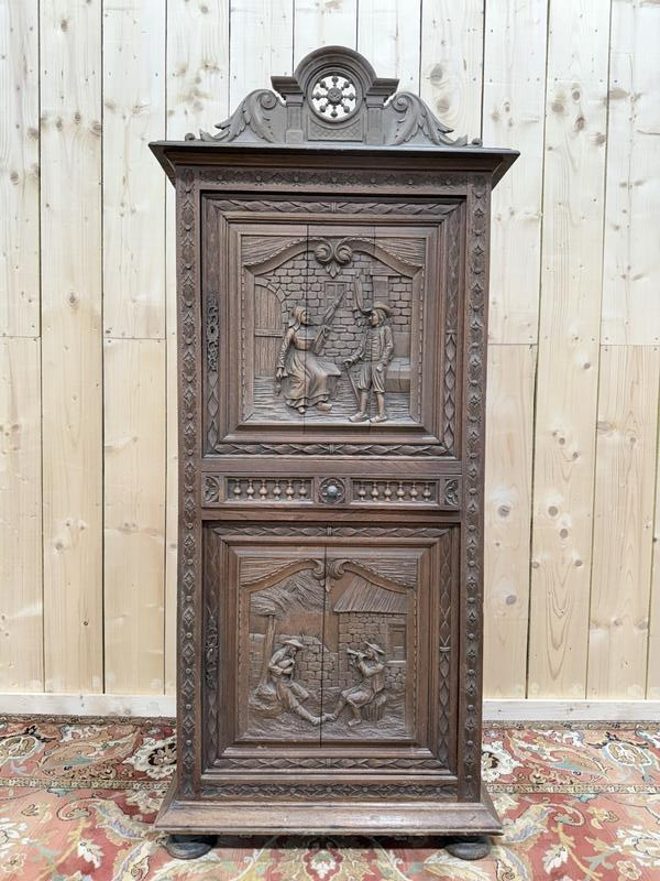 Bonnetiere - Armoire bretonne en chêne massif sculpté 
