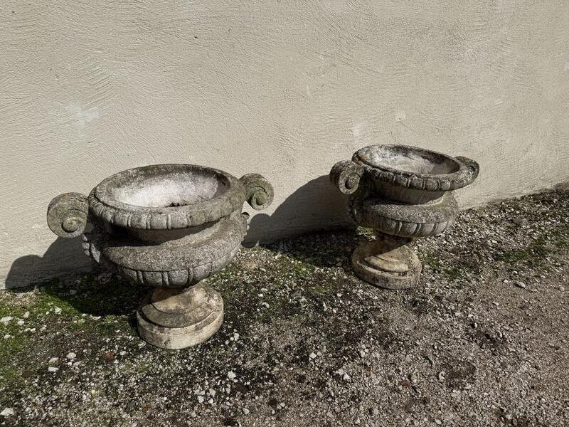 Pair Of Medici Stone Basins - Planters -photo-3