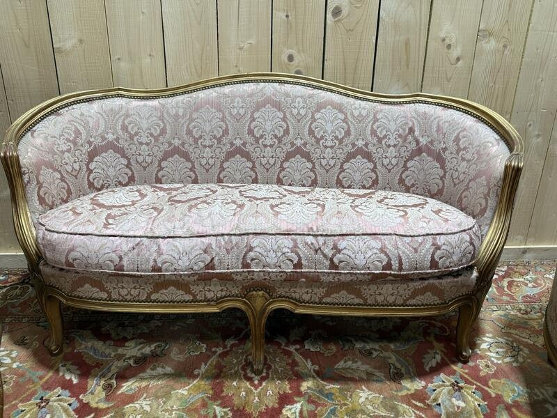 Salon de style Louis XV en bois doré avec canapé et paire de fauteuils -photo-2