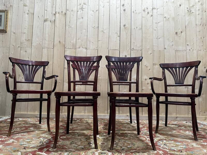 Suite de 4 chaises et deux fauteuils cannés THONET à "Palmettes"
