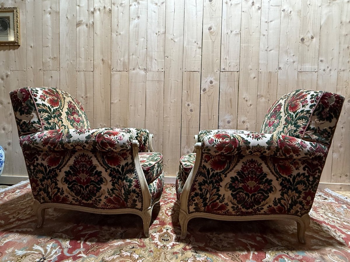 Paire de fauteuils - bergères de style Louis XV en velours-photo-1