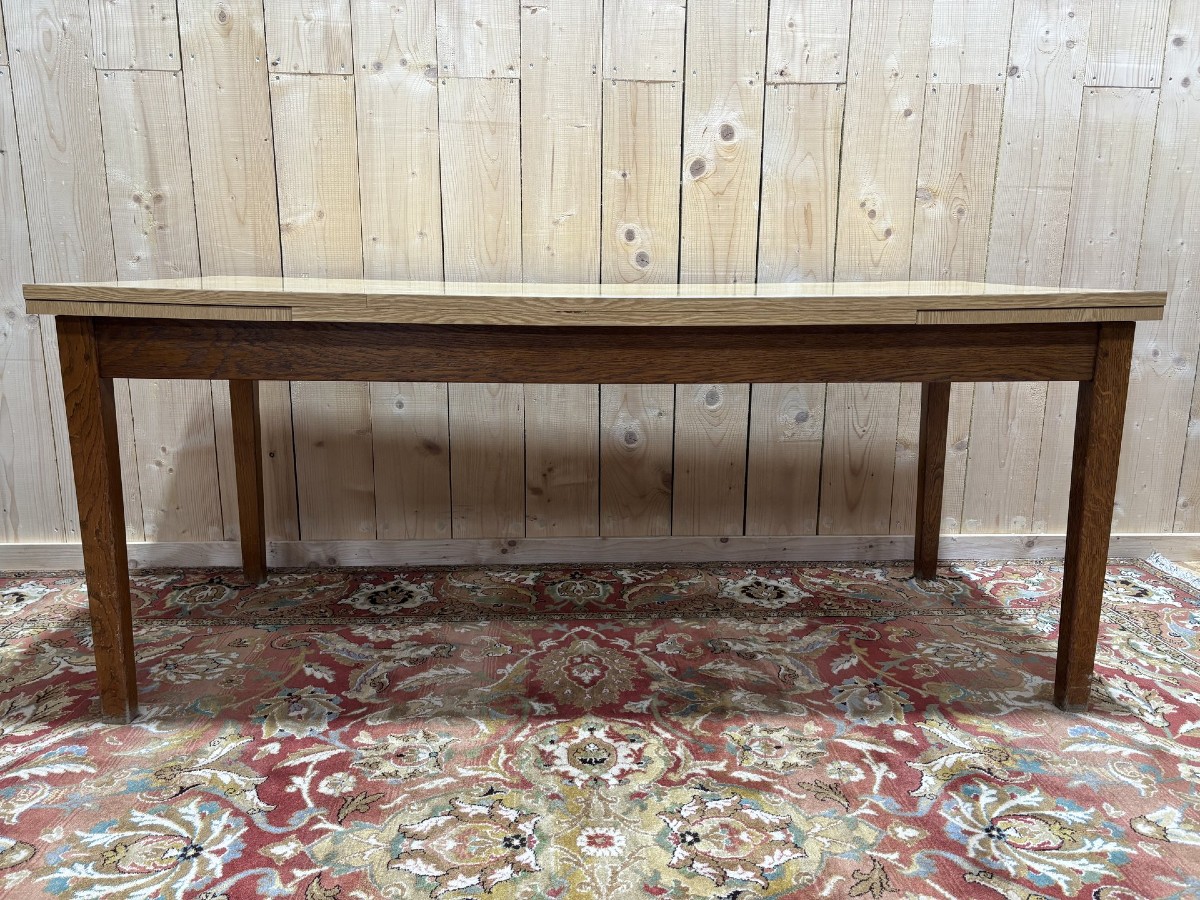 Table à manger en chêne et Formica